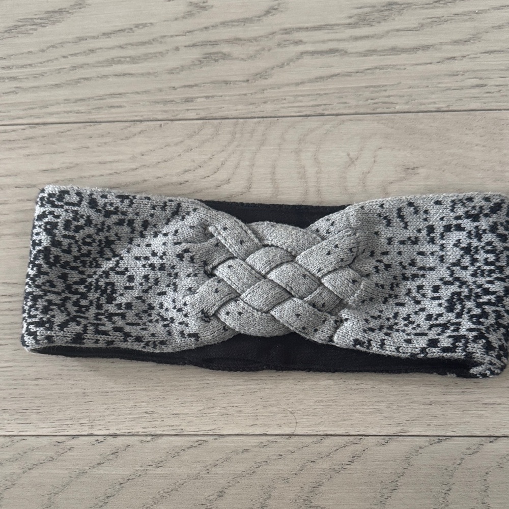 Ivivva reversible Black and Gray Headband